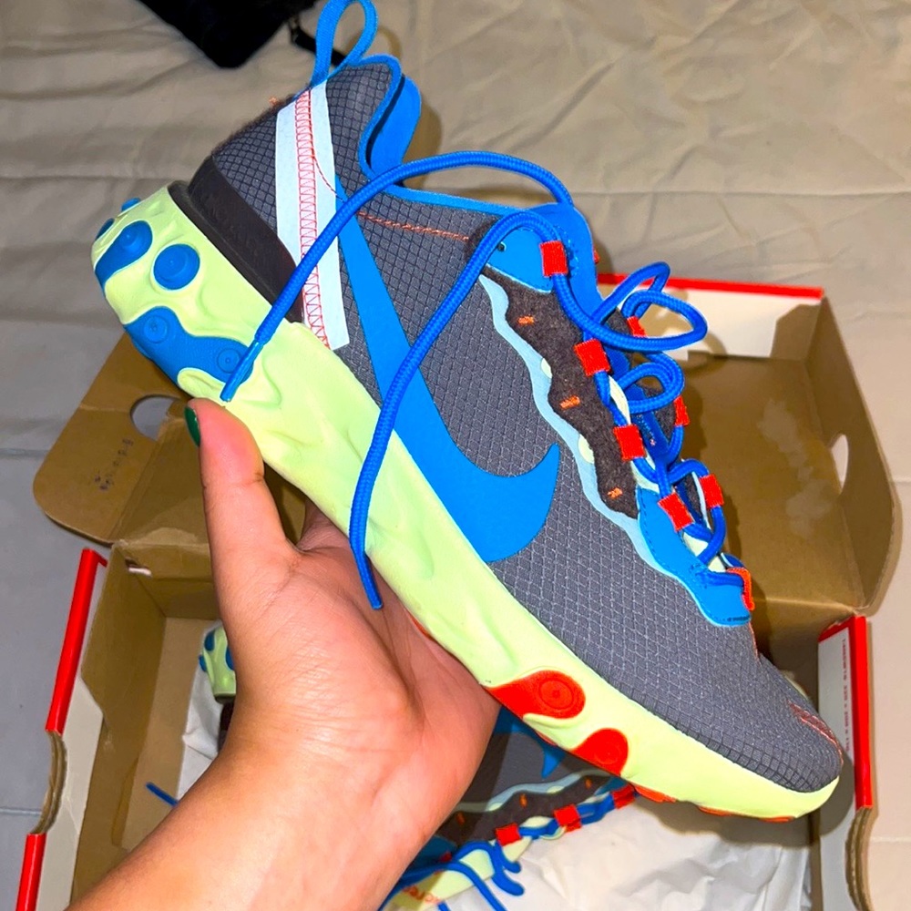 Nike React Element 55 SE … size 8 in mens and 9.5 in wmns..